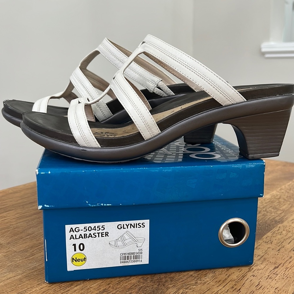 Abeo white sandals
